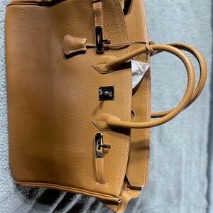 Tan Leather Tote Bag with Structured Design and Toggle Closure